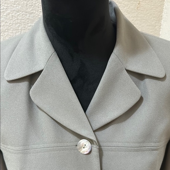 Atrium Collection Elegant Sage Green Button Down Blazer Size 4 - Picture 3 of 9